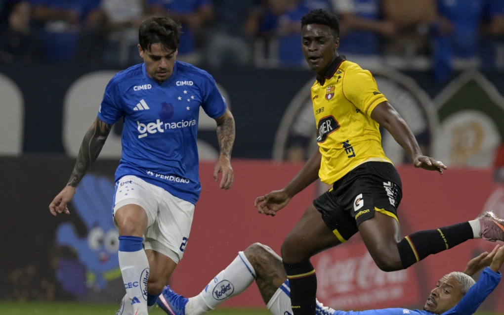 Botafogo avalia contratação do zagueiro Alex Rangel, do Barcelona-EQU