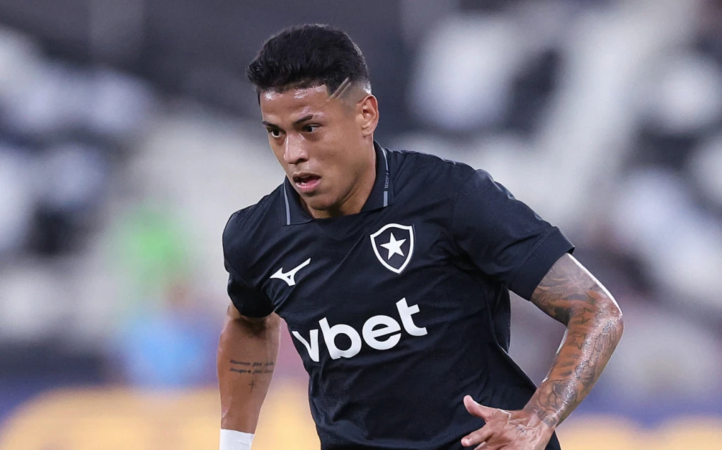 Matheus Martins tem acordo com Dínamo Moscou; Botafogo ainda negocia detalhes