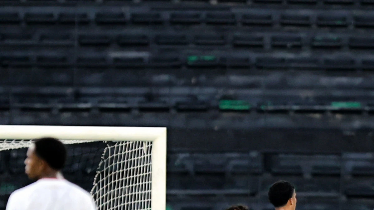 Bruninho Samudio comemorando defesa de pênalti pelo Botafogo sub-17