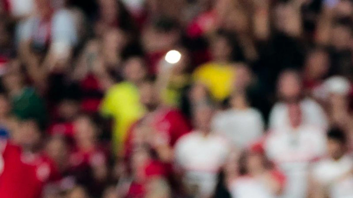 Jorge Carrascal comemorando com companheiros após gol do Flamengo contra o Botafogo