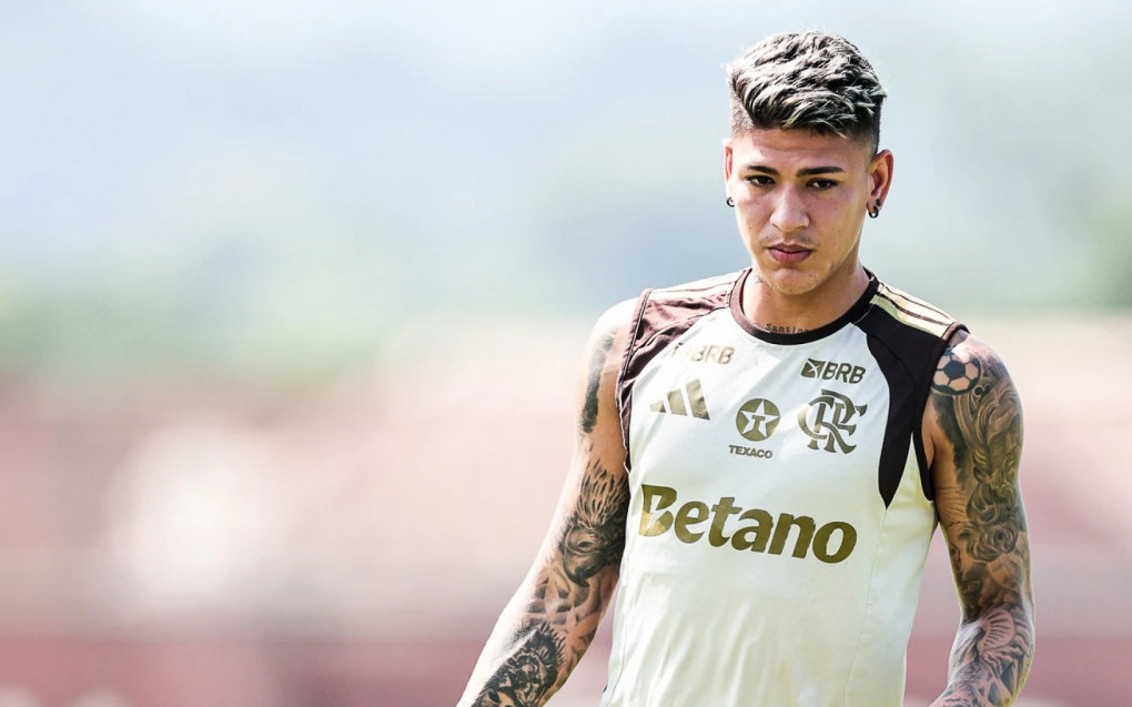 Carrascal comemorando durante partida pelo Flamengo