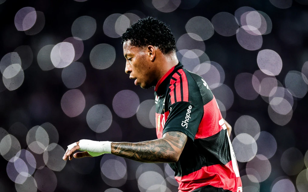 Gonzalo Plata em camisa do Flamengo durante treino