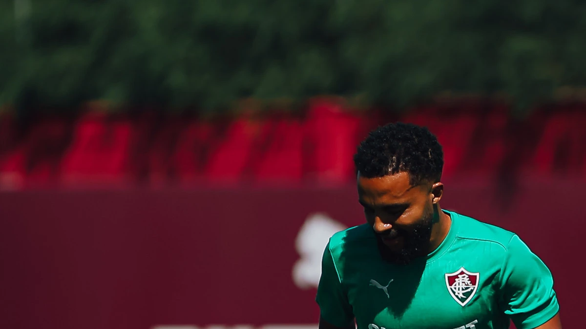 Samuel Xavier, lateral-direito do Fluminense, sofre luxação no ombro e pode passar por operação