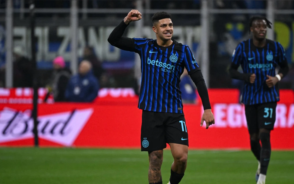 Luis Henrique em ação com a camisa da Inter de Milão em partida da temporada 2025/26