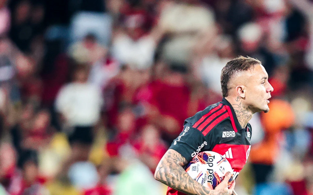 Everton Cebolinha com a camisa do Flamengo em 2022
