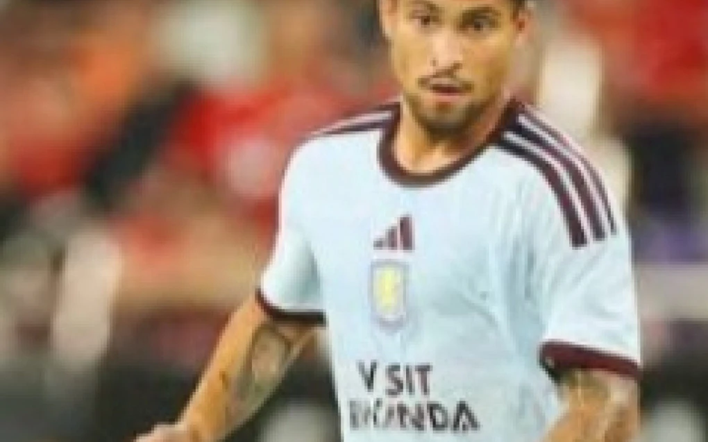 João Gomes celebrando gol pelo Aston Villa contra o Bayern de Munique na Audi Cup