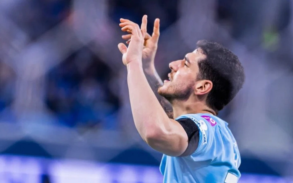 Nino com a camisa do Zenit em campo durante partida