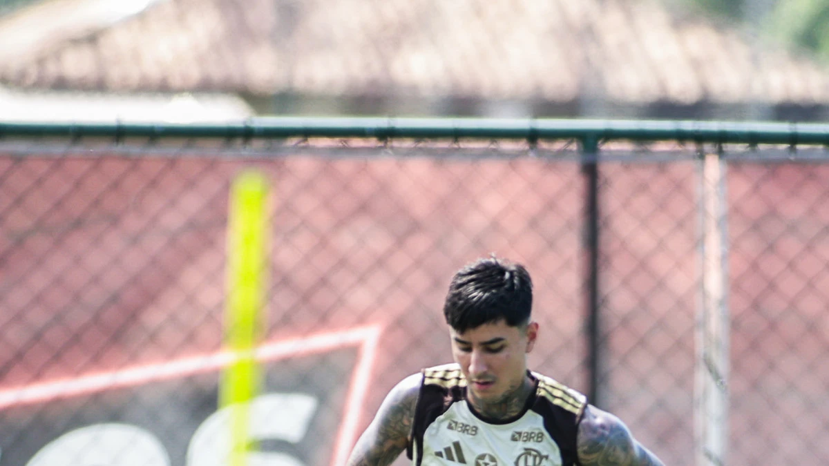 Flamengo renova contrato de Pulgar até dezembro de 2029