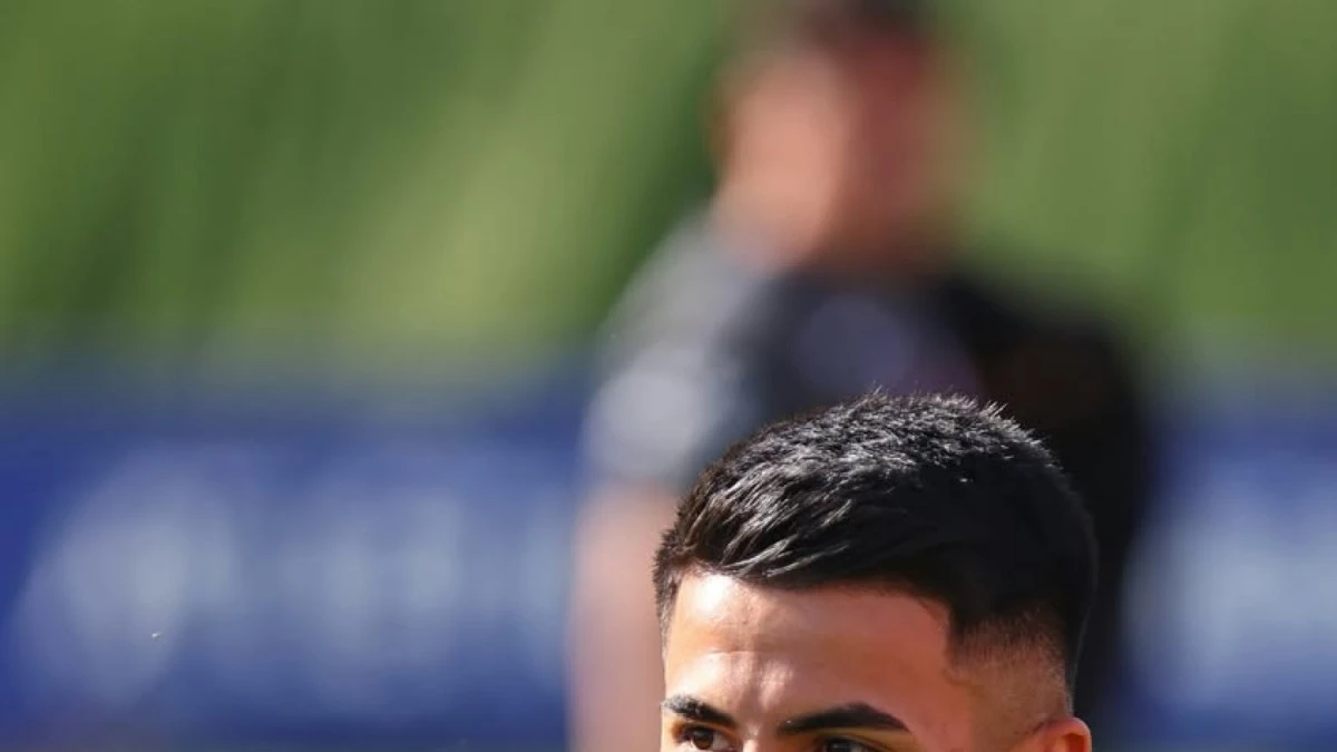 Thiago Almada treinando com o uniforme do Atlético de Madrid