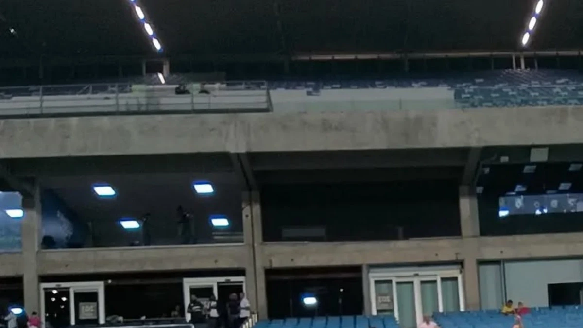 Aiyran com a camisa do Cuiabá no gramado