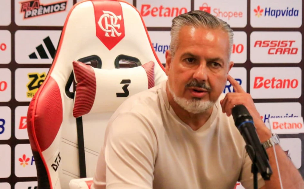 José Boto, diretor de futebol do Flamengo, durante coletiva