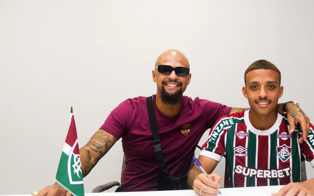 Davi Melo ao lado do pai Felipe Melo no CT do Fluminense