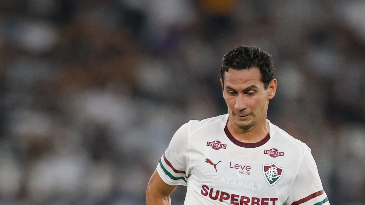 Ganso em campo pelo Fluminense enfrentando o Botafogo