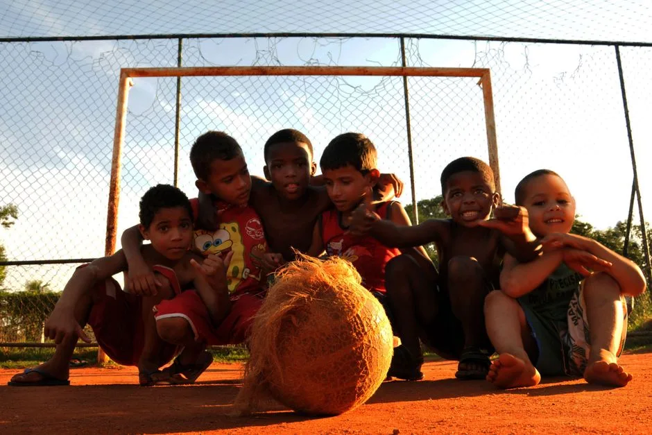hands pointing at newspaper archive Futebol Rio de Janeiro