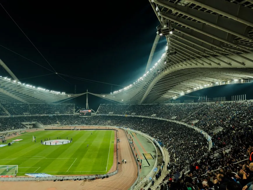 crowded maracana stadium night match