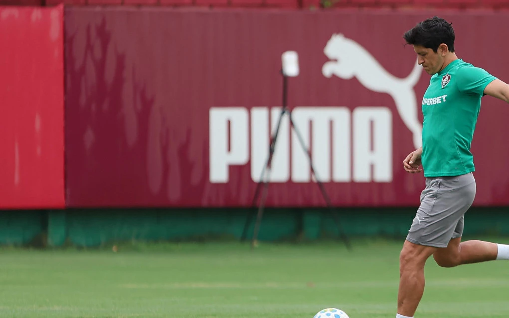 Germán Cano em treino pelo Fluminense, com camisa do clube e expressão concentrada