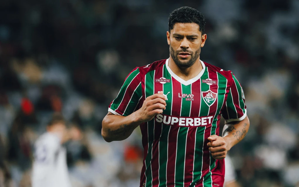 Hulk no gramado do Fluminense sob vaias da torcida