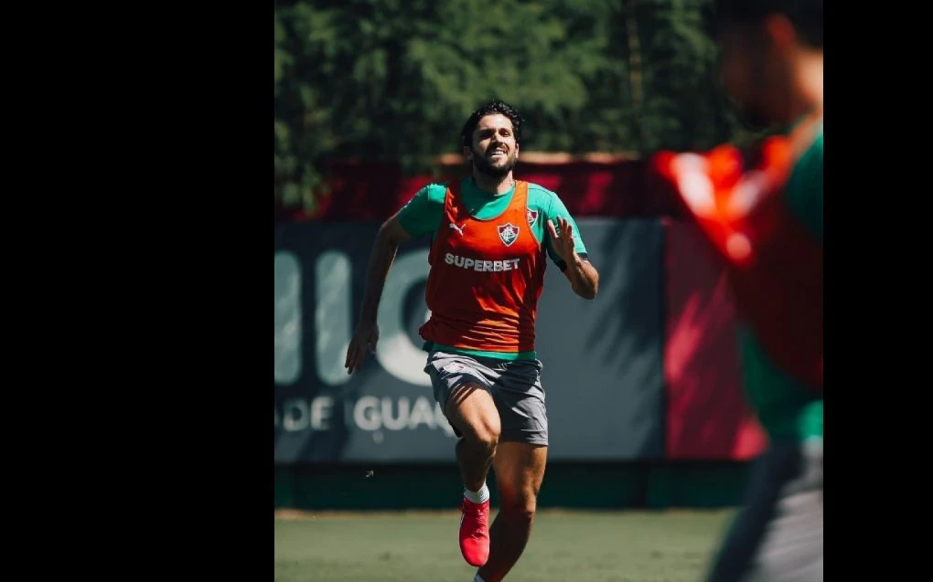 Igor Rabello treina e pode voltar a ser opção no Fluminense
