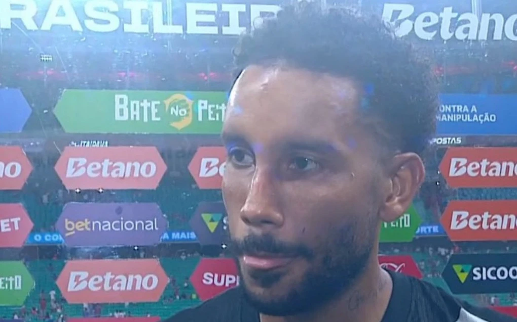 Jair em entrevista após jogo contra o Bahia