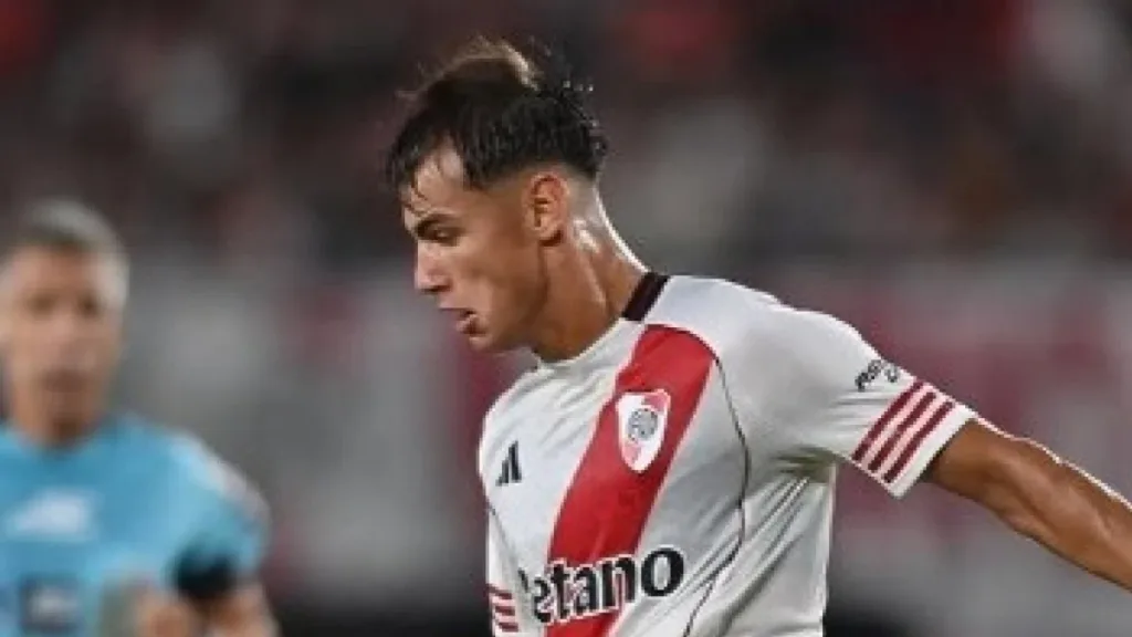 Joaquín Freitas chega ao Flamengo e aponta objetivos ao atuar pelo lado do campo