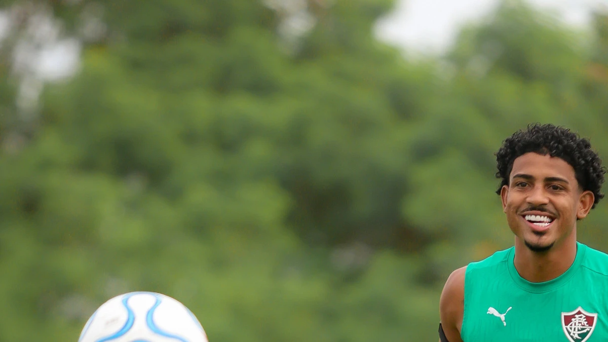 John Kennedy é internado por complicações após cirurgia no joelho do Fluminense