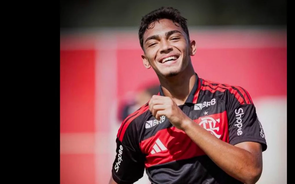 Josmar comemorando gol com a camisa do sub-20 do Flamengo