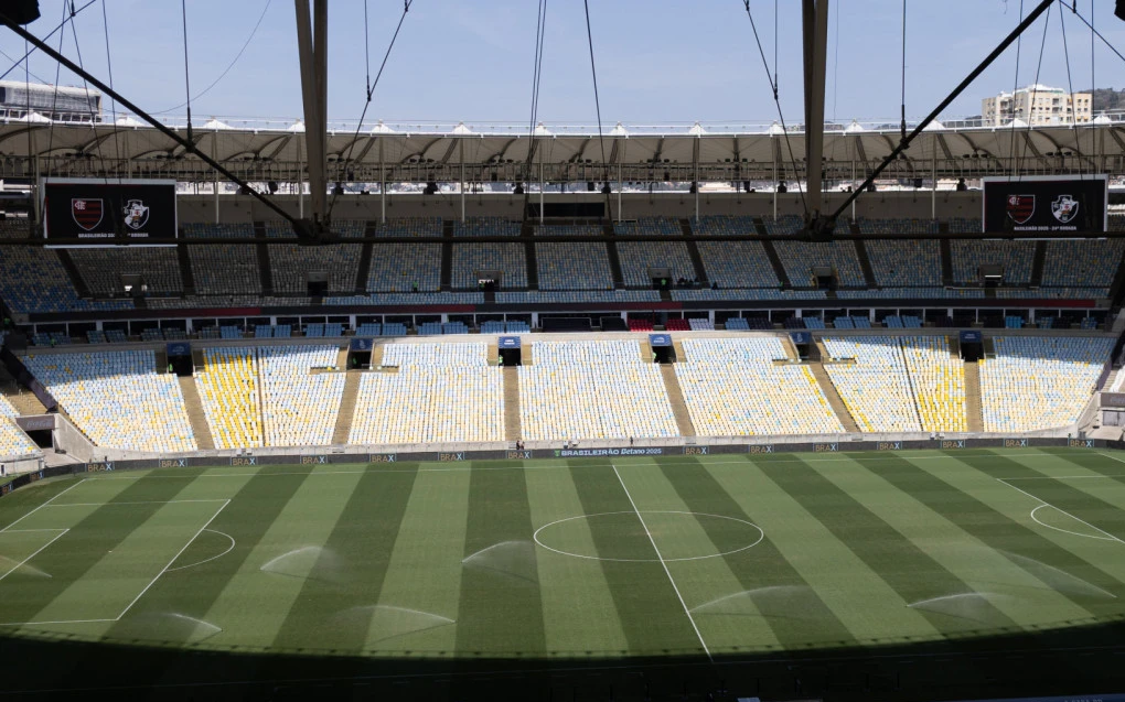 Fachada do Estádio do Maracanã em dia de jogo