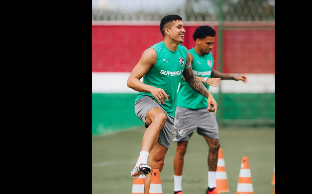 Millán correndo em treino do Fluminense no CT Carlos Castilho
