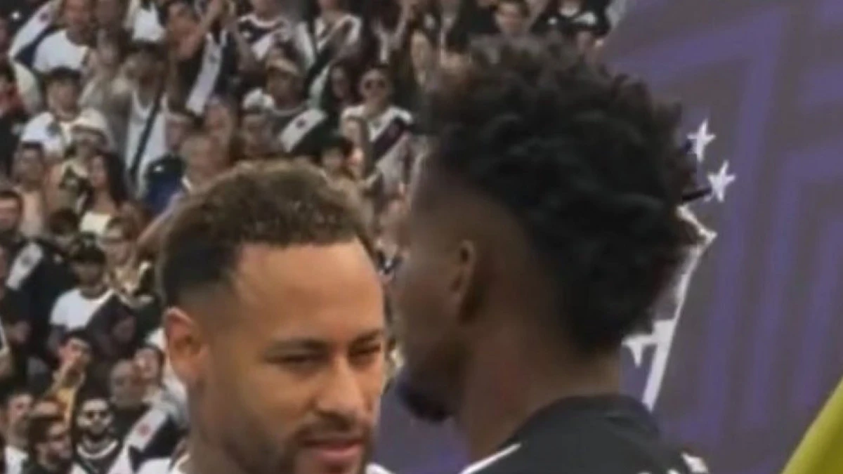 Thiago Mendes desviando o olhar enquanto Neymar estende a mão, reprodução de TV