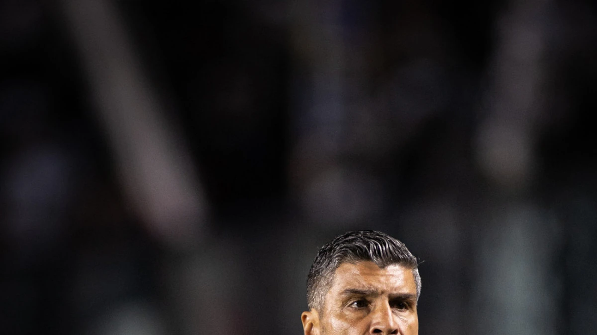 Pedro Emanuel durante entrevista coletiva como técnico do Vasco
