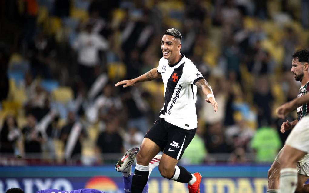 Puma Rodríguez comemorando gol no Maracanã com a camisa do Vasco