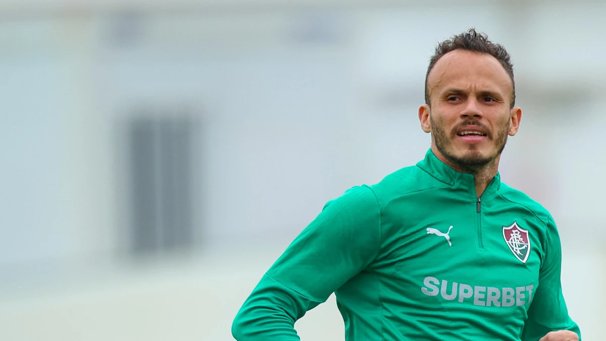 Renê retoma titularidade no Fluminense com técnico Marcão