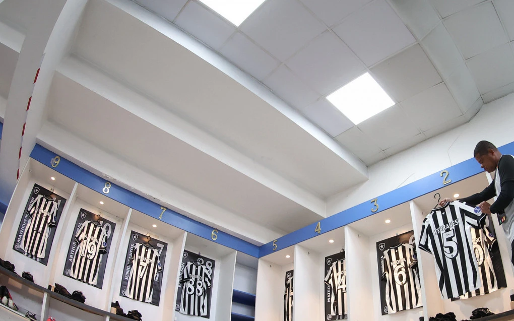 Vestiário do estádio Inca Garcilaso de la Vega antes do jogo entre Botafogo e Cienciano
