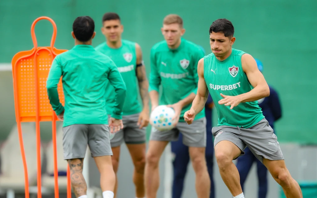 Savarino perde espaço no Fluminense e busca recuperação no elenco do Tricolor