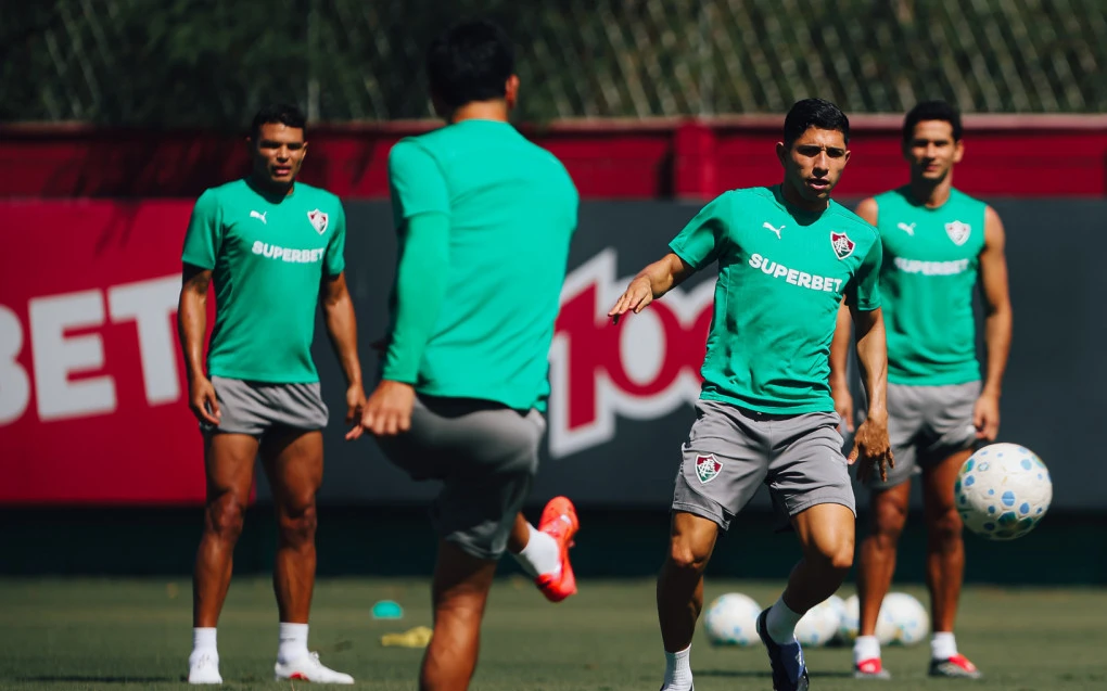 Savarino treina no Fluminense e pode ser relacionado para o duelo contra o Remo