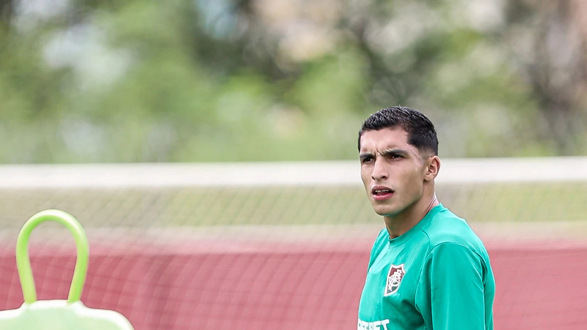 Kevin Serna em treino do Fluminense no centro de treinamento