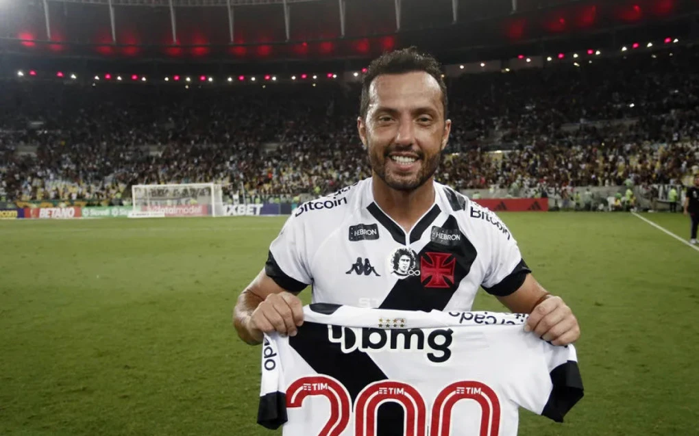 Nenê em ação com camisa do Vasco durante atividade social