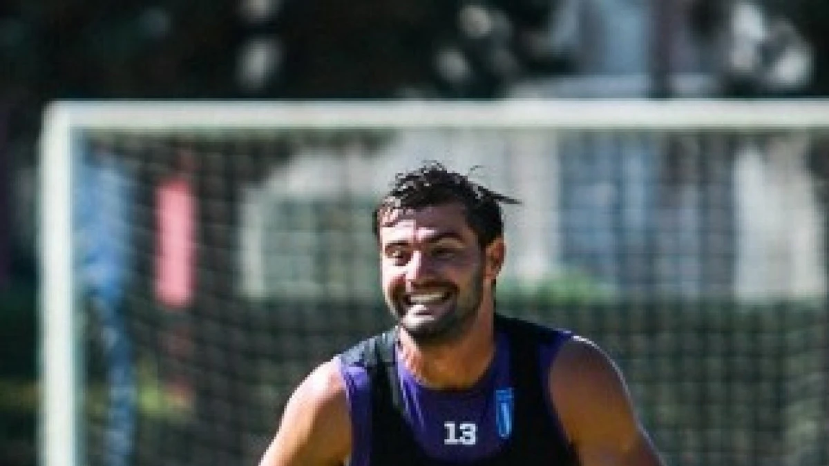 Santiago Sosa em treino com o uniforme do Racing Club