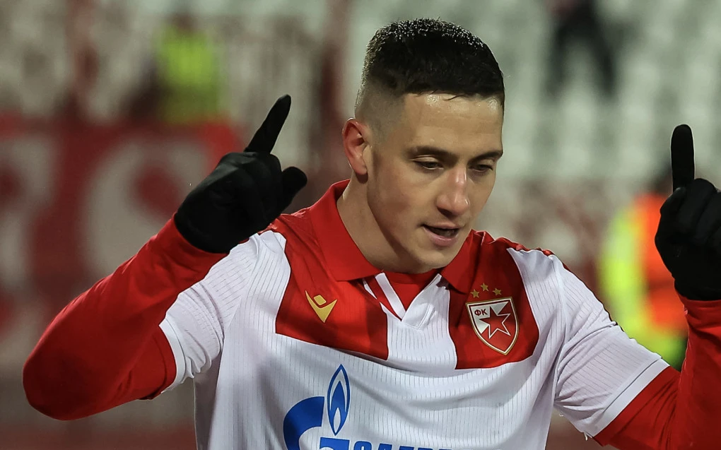 Vasco formaliza proposta por atacante Bruno Duarte, do Estrela Vermelha