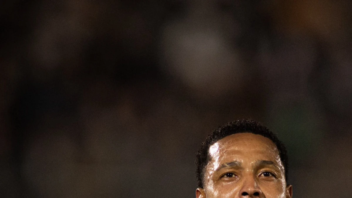 David, atacante do Vasco, comemorando o segundo gol na partida contra o Olimpia em Assunção