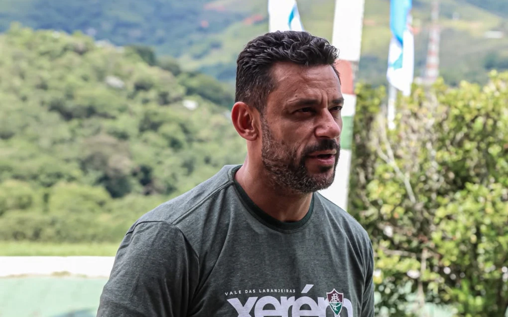 Fred durante atividade como treinador do sub-20 do Fluminense