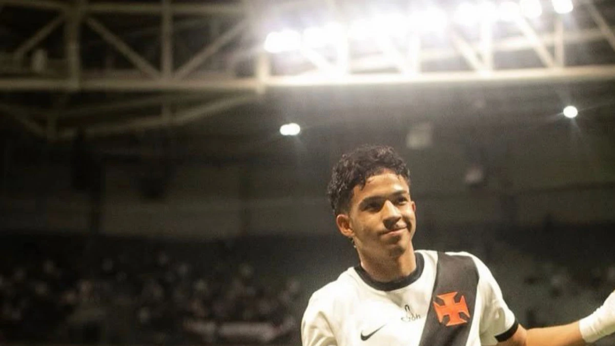 Andrey Fernandes comemorando o gol na final do Brasileirão Sub-20 com a camisa do Vasco
