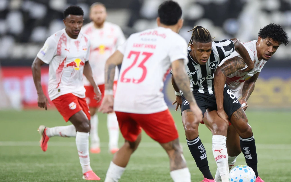 Botafogo não aproveita expulsão de Wallace Yan e empata com Red Bull Bragantino