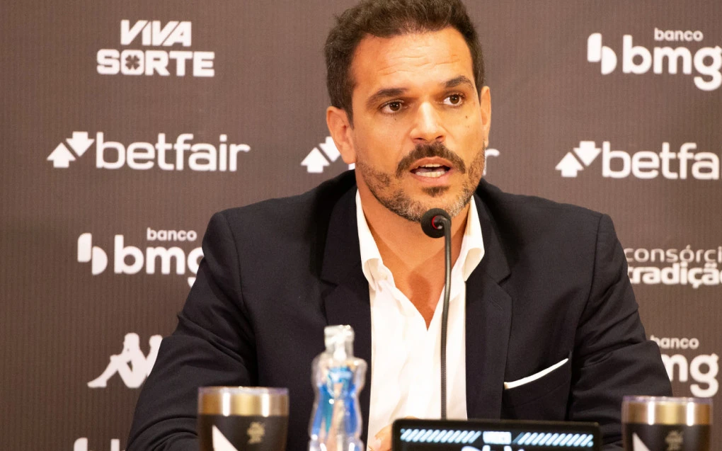 Admar Lopes, diretor de futebol do Vasco, em coletiva no CT