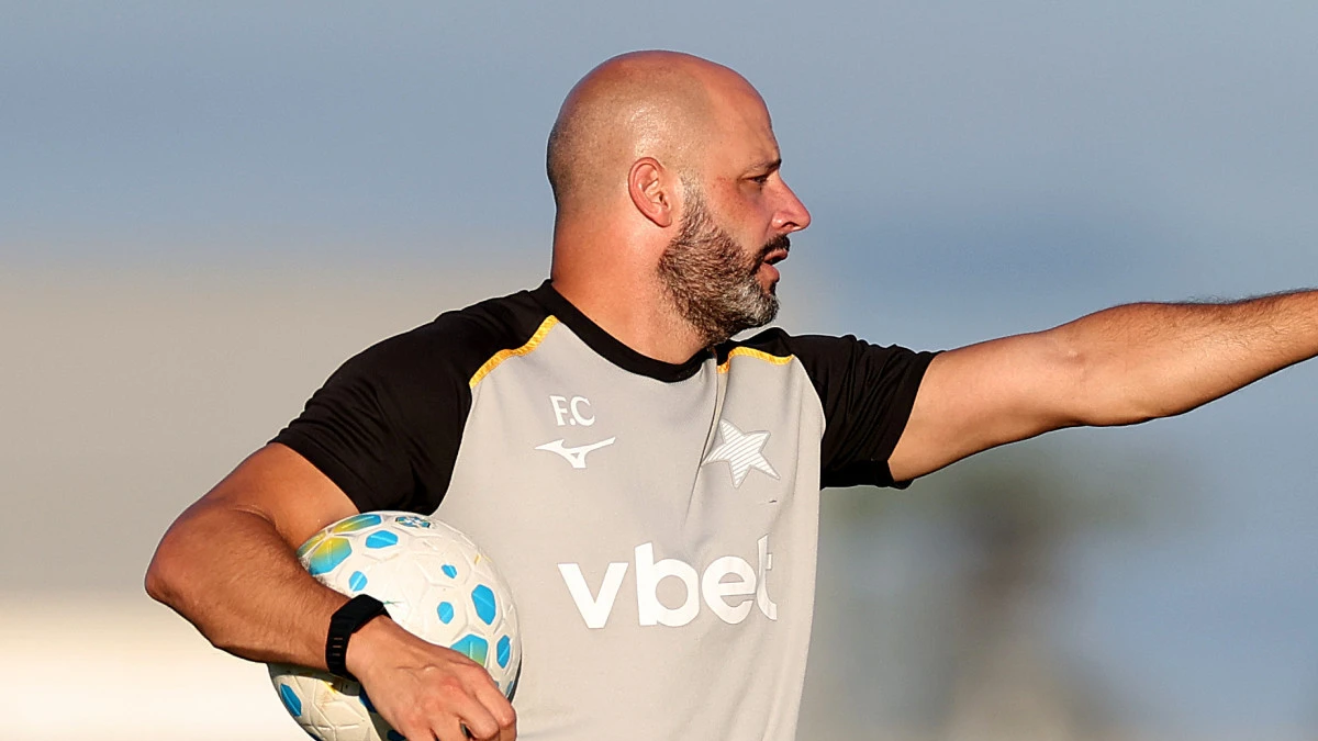 Franclim Carvalho com uniforme do Botafogo durante partida no Nilton Santos