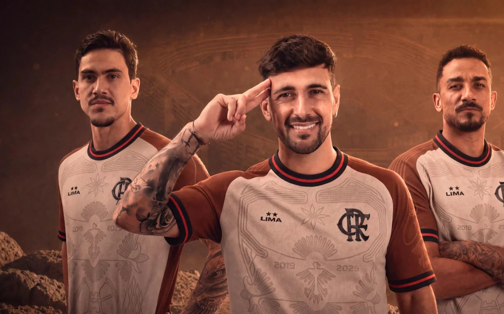 Flamengo apresenta ‘Urubu de Lima’, camisa vencedora do concurso Manto da Nação