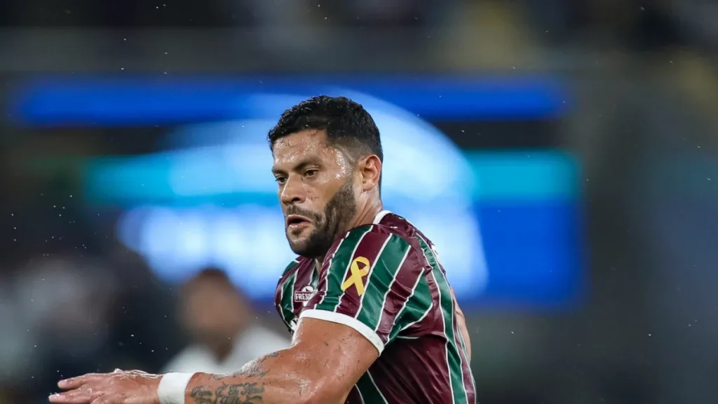 Hulk critica árbitro após clássico Fluminense x Vasco: ‘Ele dá uma peitada no Canobbio’