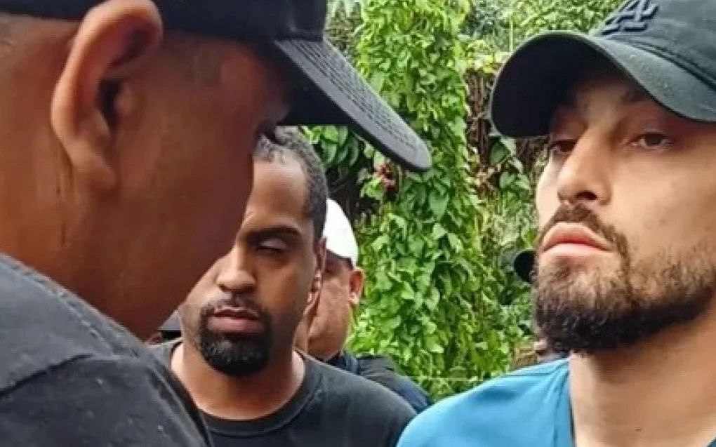 Torcedores de organizada do Botafogo cobram jogadores em protesto no CT