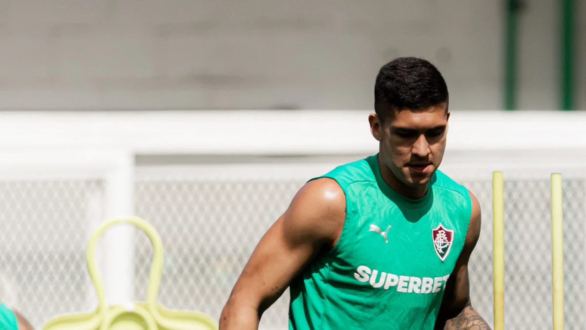 Julián Millán em treino com a camisa do Fluminense