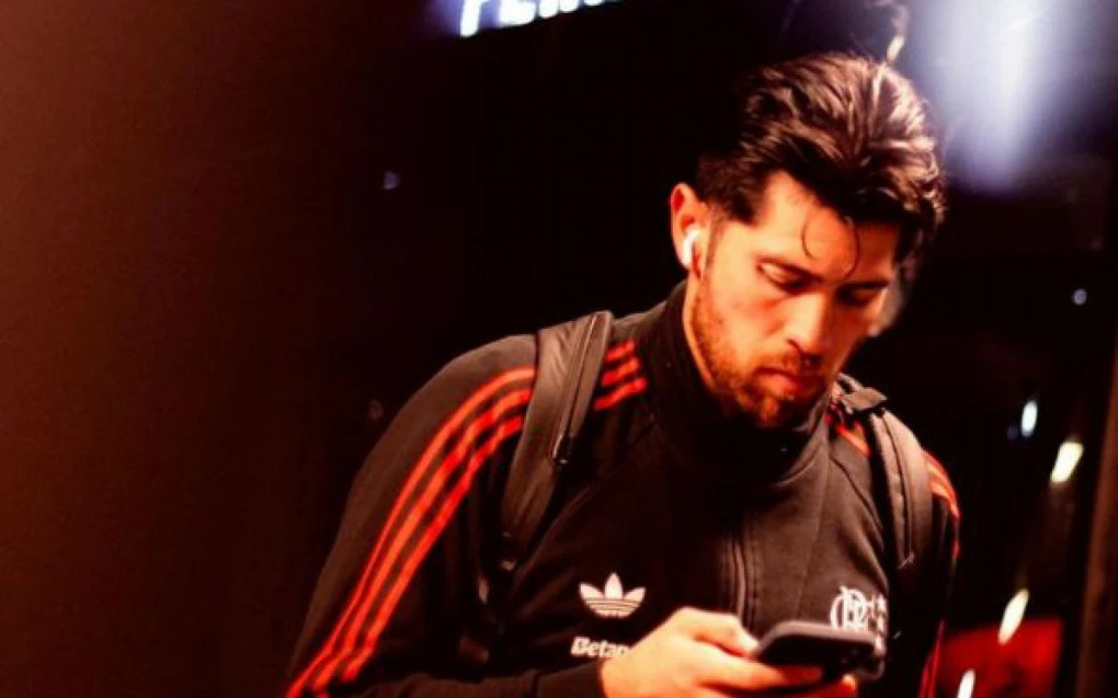 Rossi em ação com a camisa do Flamengo durante apresentação